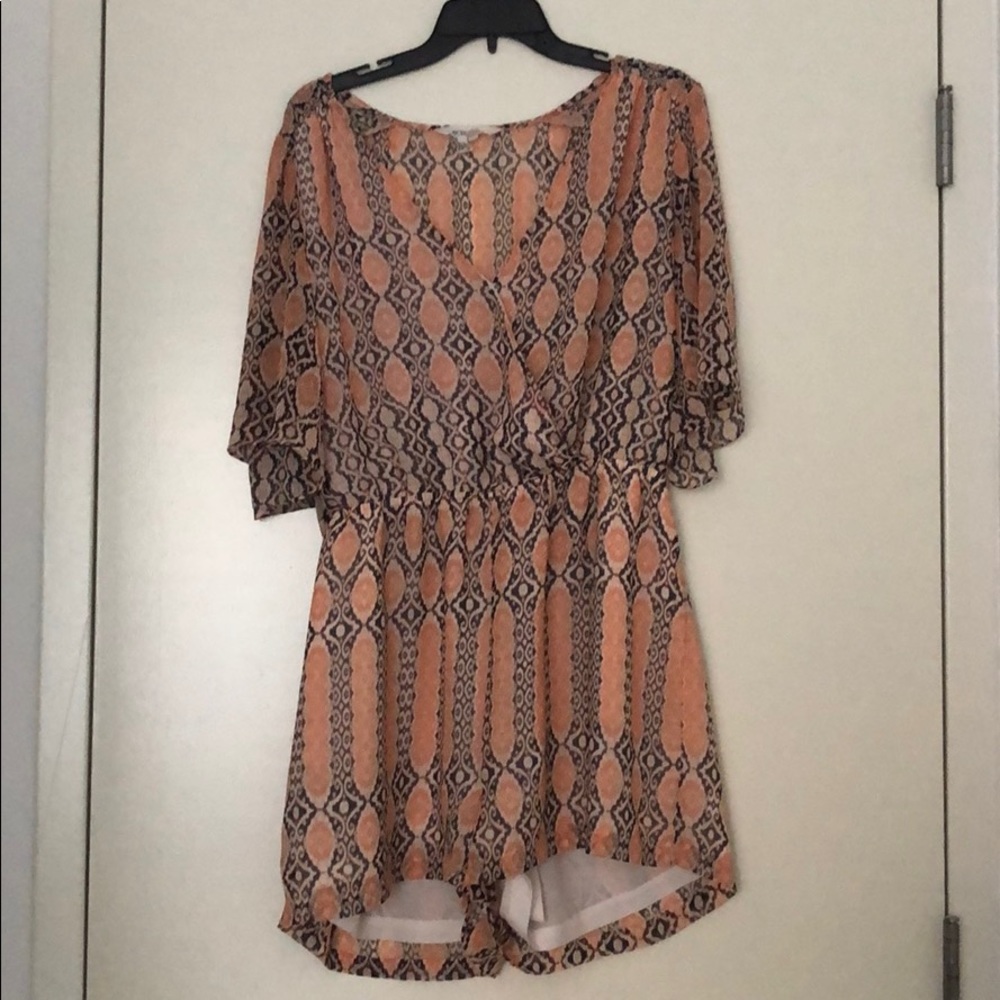 Flowy romper with sleeves